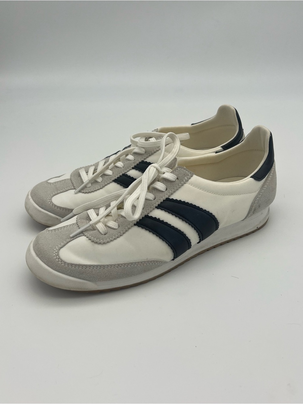 Madden Girl Womens size 7 Juniper sneakers classic shoes t toe sporty gym shoes